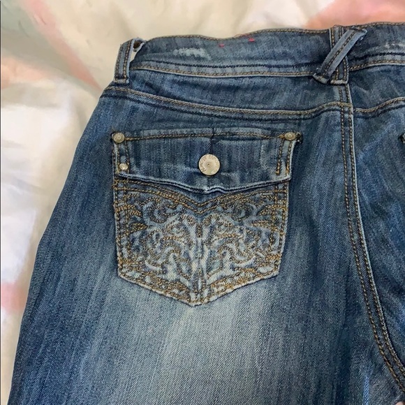 Distressed denim cropped jeans size 11- 3/$20 - Picture 5 of 6